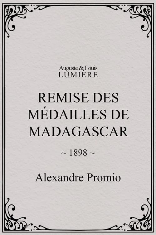 Remise des médailles de Madagascar